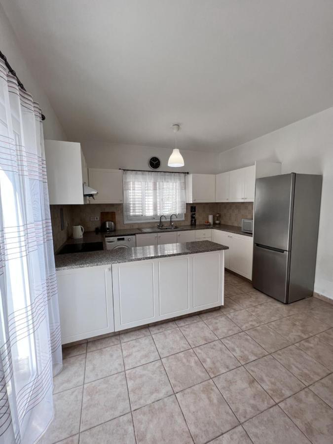 Pafia Sunbeach Townhouse Paphos ภายนอก รูปภาพ