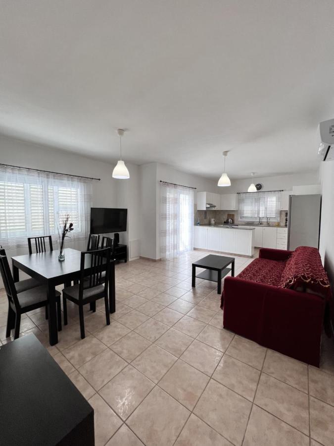 Pafia Sunbeach Townhouse Paphos ภายนอก รูปภาพ