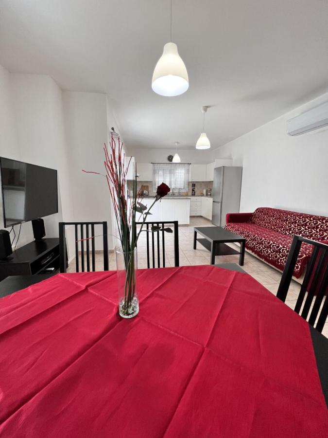 Pafia Sunbeach Townhouse Paphos ภายนอก รูปภาพ